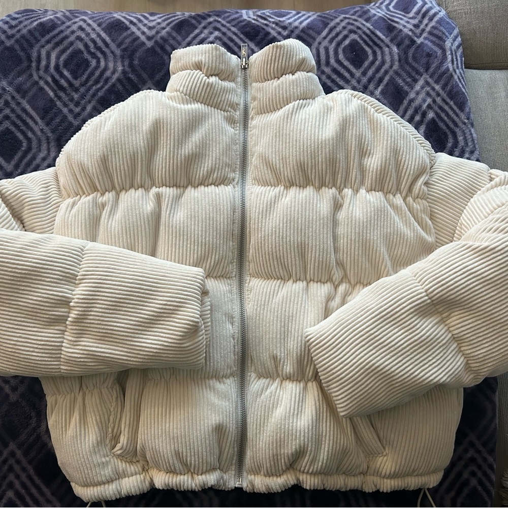 Women’s Hollister cropped puffer jacket